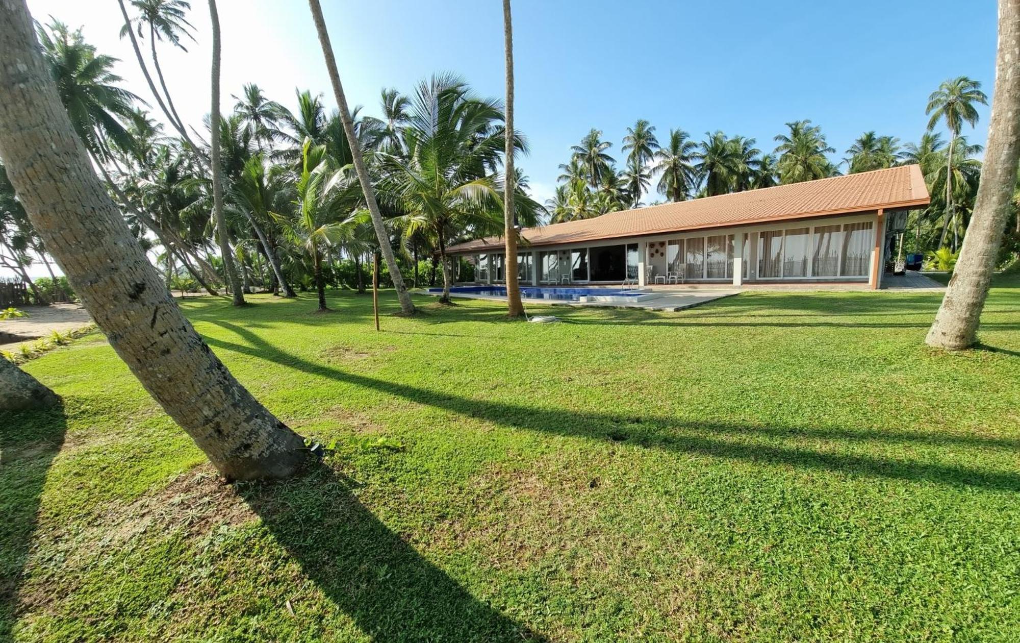 Arhimser Villa-Superb 4 Bedroom Beachfront For 8 In Ranna, Tangalle, Bb, Pool, Free Pick Up For 7 Night Stays Arriving Together, Serviced, Taxes Included Bilik gambar